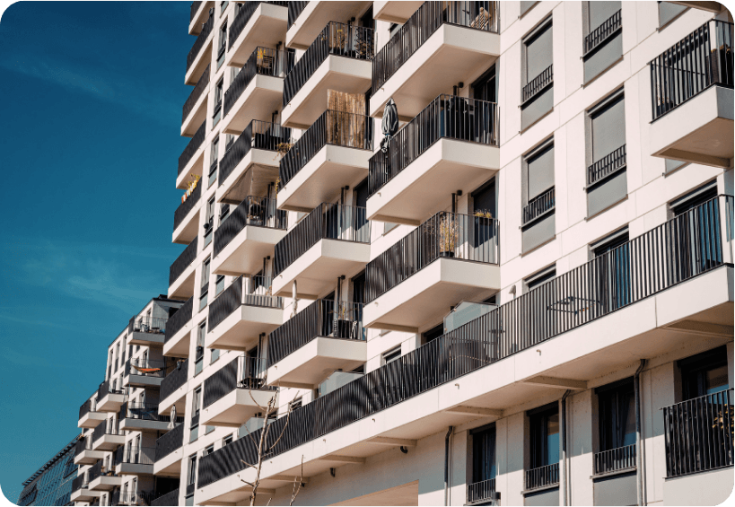 Budynek apartamentowy ilustrujący ryzyko utraty rezerwacji przez brak szybkiej reakcji